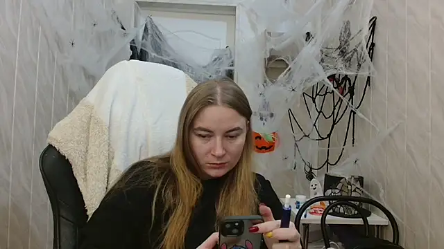 ElenaMaeer online show from 10/31/25, 09:17