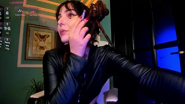 1Munique online show from 10/27/25, 04:30