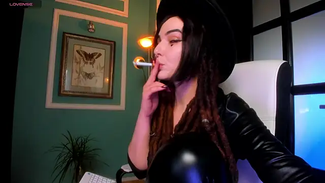 1Munique online show from 11/15/25, 01:04