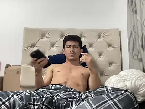 Snapshot of WildLogan chatting on 02/11/26, 02:00 WildLogan online show from 02/11/26, 02:00