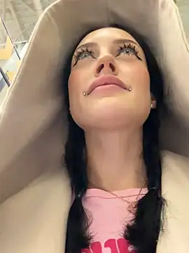 Melissa crazy online show from 03/12/26, 04:11