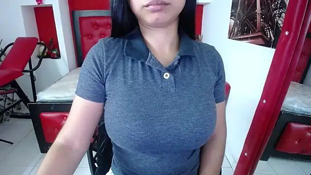 Snapshot of Letty_Plugxo chatting on 09/17/25, 12:18 Letty Plugxo online show from 09/17/25, 12:18