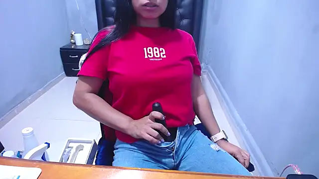 Letty Plugxo online show from 03/04/26, 01:30