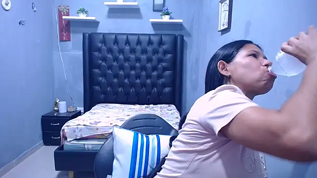 Letty Plugxo online show from 03/05/26, 01:30