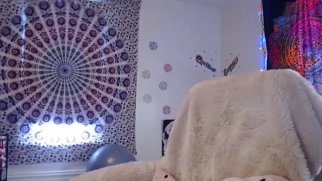 Snapshot of kellywildnnout chatting on 02/19/25, 08:10 kellywildnnout online show from 02/19/25, 08:10
