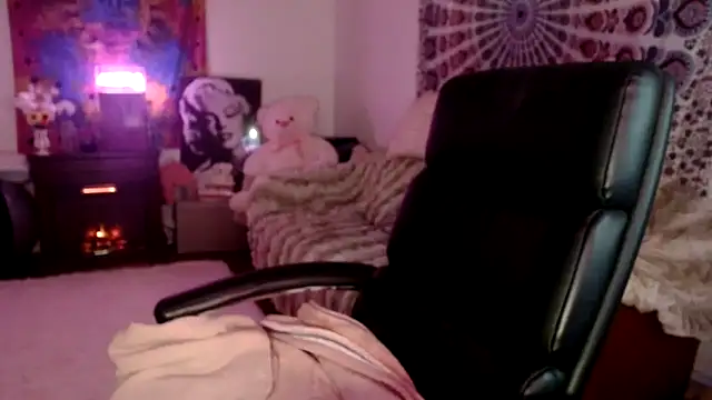 Snapshot of kellywildnnout chatting on 10/27/25, 03:57 kellywildnnout online show from 10/27/25, 03:57