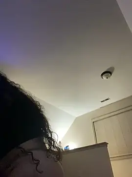 queentozi online show from 10/30/25, 06:23