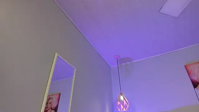 ScarletGV online show from 12/18/25, 06:51