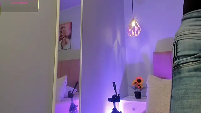 Snapshot of ScarletGV chatting on 01/19/26, 06:06 ScarletGV online show from 01/19/26, 06:06