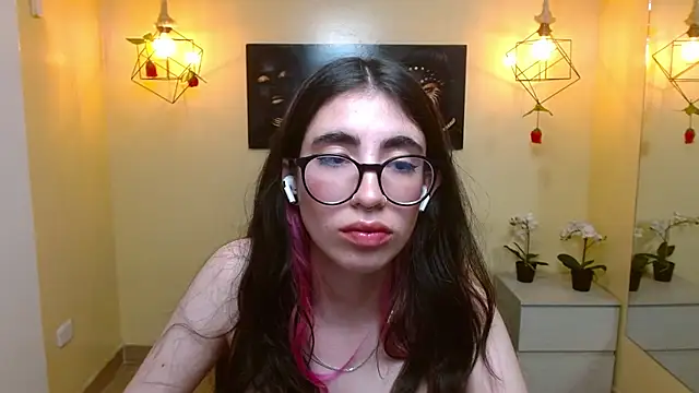 Snapshot of LenaRoses chatting on 03/02/25, 02:51 LenaRoses online show from 03/02/25, 02:51