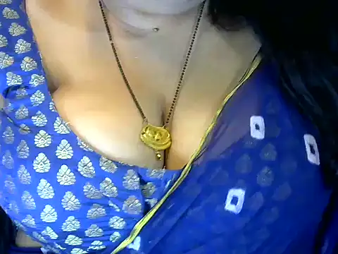 Snapshot of dramebaz_queen chatting on 10/17/25, 04:53 dramebaz queen online show from 10/17/25, 04:53