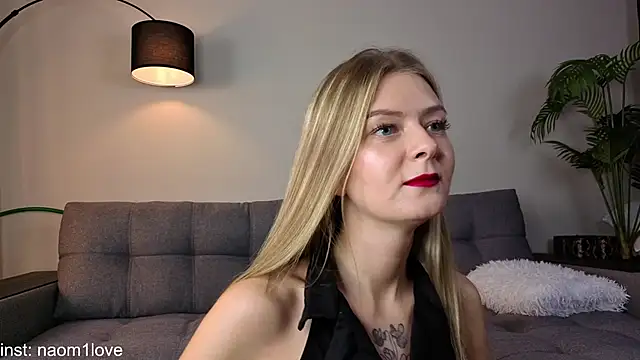 Snapshot of Naomi_Girly chatting on 10/19/25, 03:04 Naomi Girly online show from 10/19/25, 03:04