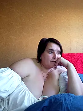 Snapshot of Liluboobs chatting on 10/31/25, 06:21 Liluboobs online show from 10/31/25, 06:21