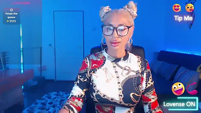 beauty chl0e online show from 10/06/25, 07:25