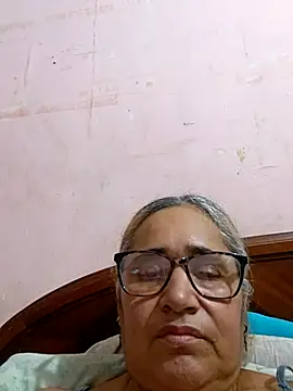 Snapshot of _candi chatting on 10/15/25, 01:26 candi online show from 10/15/25, 01:26