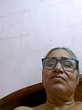 Snapshot of _candi chatting on 11/13/25, 03:32 candi online show from 11/13/25, 03:32