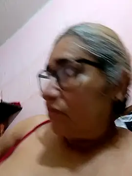 Snapshot of _candi chatting on 10/25/25, 12:21 candi online show from 10/25/25, 12:21