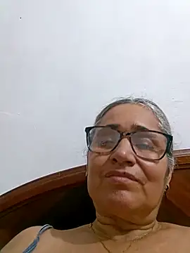 Snapshot of _candi chatting on 12/18/25, 01:44 candi online show from 12/18/25, 01:44