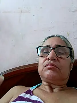 Snapshot of _candi chatting on 11/24/25, 02:28 candi online show from 11/24/25, 02:28