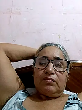 Snapshot of _candi chatting on 11/11/25, 12:49 candi online show from 11/11/25, 12:49