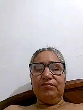 Snapshot of _candi chatting on 12/22/25, 10:48 candi online show from 12/22/25, 10:48