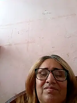 Snapshot of _candi chatting on 10/18/25, 02:19 candi online show from 10/18/25, 02:19