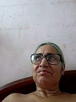 Snapshot of _candi chatting on 11/19/25, 12:16 candi online show from 11/19/25, 12:16