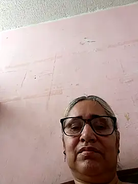 Snapshot of _candi chatting on 11/17/25, 01:59 candi online show from 11/17/25, 01:59