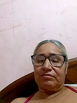 Snapshot of _candi chatting on 11/16/25, 02:27 candi online show from 11/16/25, 02:27