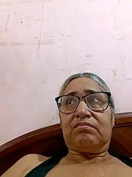 Snapshot of _candi chatting on 12/04/25, 12:37 candi online show from 12/04/25, 12:37