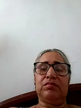 Snapshot of _candi chatting on 01/14/26, 06:44 candi online show from 01/14/26, 06:44