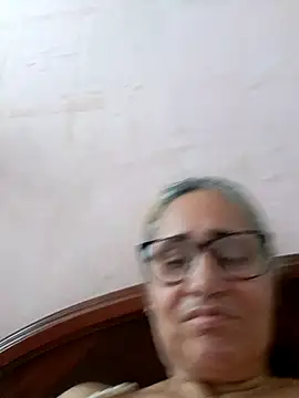 Snapshot of _candi chatting on 10/30/25, 03:42 candi online show from 10/30/25, 03:42