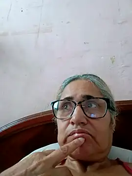 Snapshot of _candi chatting on 11/15/25, 12:53 candi online show from 11/15/25, 12:53