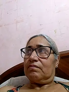 Snapshot of _candi chatting on 10/10/25, 01:28 candi online show from 10/10/25, 01:28