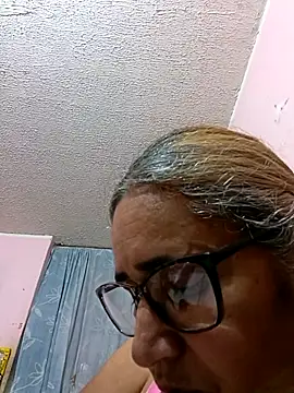 Snapshot of _candi chatting on 10/18/25, 02:13 candi online show from 10/18/25, 02:13