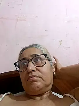 Snapshot of _candi chatting on 10/26/25, 10:21 candi online show from 10/26/25, 10:21