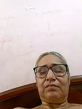 Snapshot of _candi chatting on 11/12/25, 01:59 candi online show from 11/12/25, 01:59