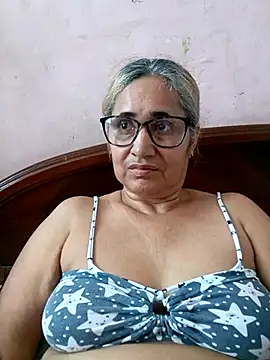 Snapshot of _candi chatting on 10/08/25, 03:24 candi online show from 10/08/25, 03:24