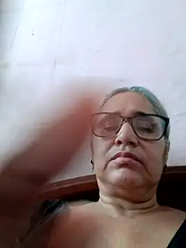 Snapshot of _candi chatting on 11/14/25, 12:31 candi online show from 11/14/25, 12:31