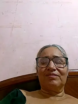 Snapshot of _candi chatting on 11/15/25, 12:36 candi online show from 11/15/25, 12:36