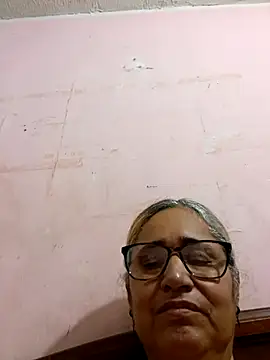 Snapshot of _candi chatting on 10/29/25, 10:58 candi online show from 10/29/25, 10:58