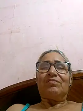 Snapshot of _candi chatting on 11/06/25, 03:10 candi online show from 11/06/25, 03:10