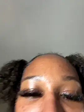 Snapshot of slimerlla chatting on 11/13/25, 06:39 slimerlla online show from 11/13/25, 06:39