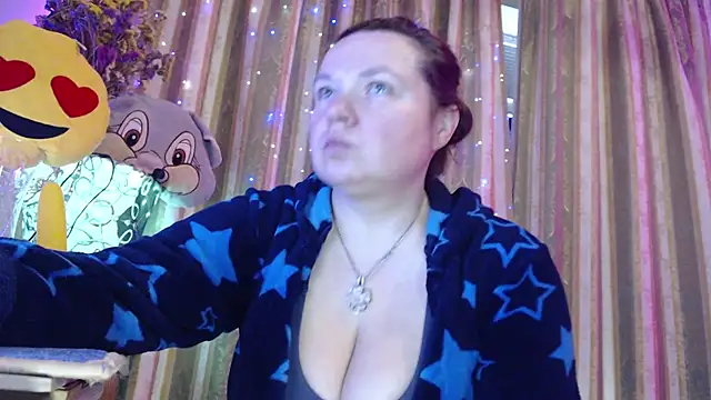 amorelara online show from 04/15/26, 07:36