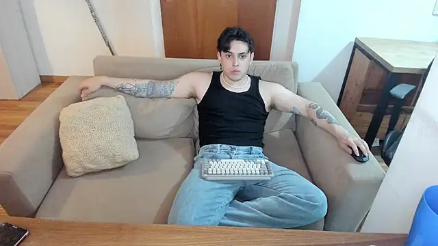 Snapshot of Markuss_b chatting on 02/04/25, 02:17 Markuss b online show from 02/04/25, 02:17
