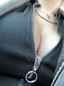 RiriRoseey online show from 04/07/26, 07:43