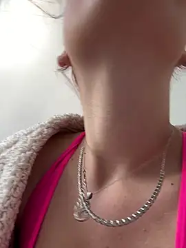 RiriRoseey online show from 04/05/26, 07:48