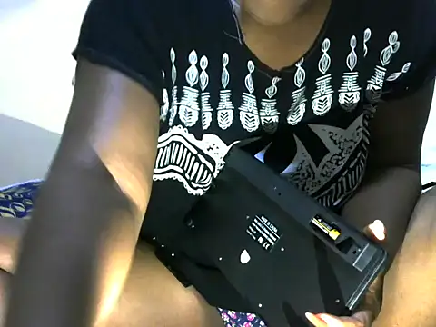 Sugarbaby32 online show from 04/07/26, 07:37