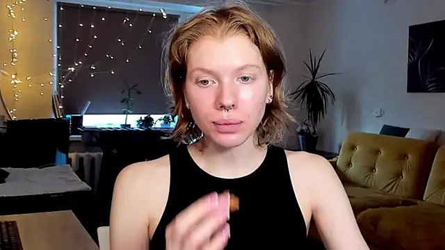 Snapshot of StellaDavis chatting on 02/19/25, 01:06 StellaDavis online show from 02/19/25, 01:06