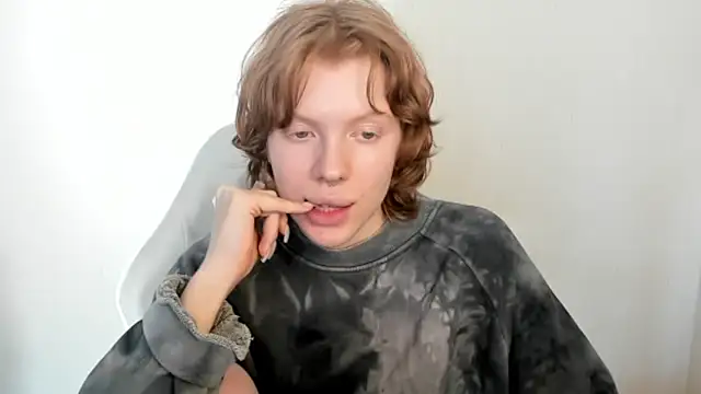 Snapshot of StellaDavis chatting on 02/17/26, 09:17 StellaDavis online show from 02/17/26, 09:17